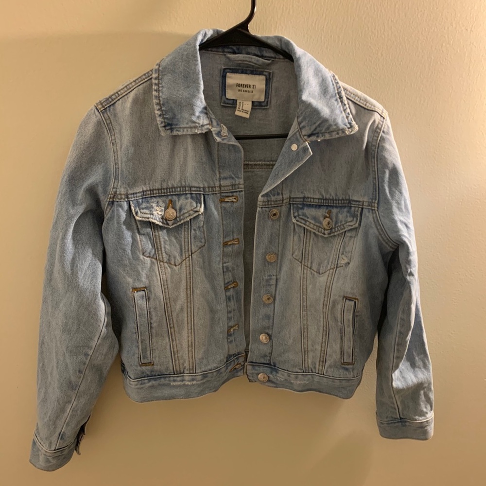 Light washed cropped jean jacket.